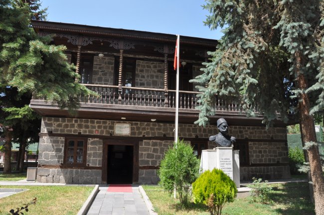 karsin-tarihine-acilan-kapi-gamp-konagi-ziyaretcilerini-buyuluyor-7.jpg