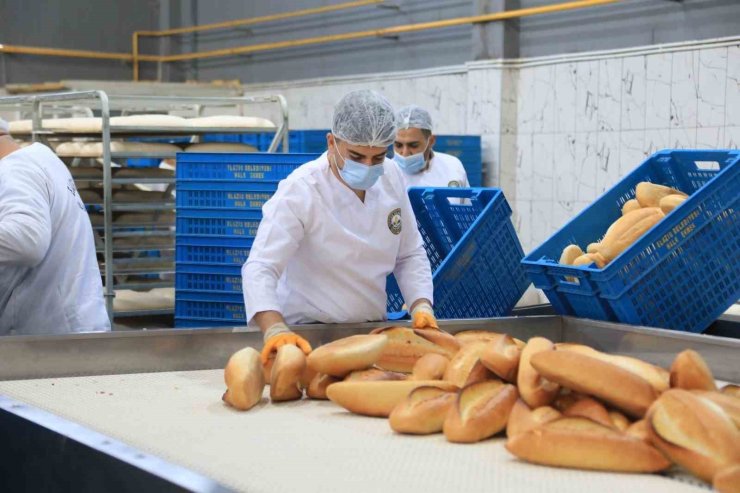 Elazığ’da günlük 20 bin ekmek üretilerek vatandaşların tüketimine sunuluyor