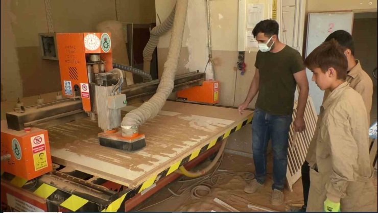Hakkâri’de öğrenciler tatilde de üretim yapıyor