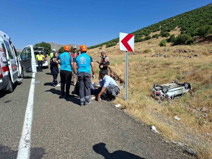 Bingölde araç takla attı: 6 yaralı