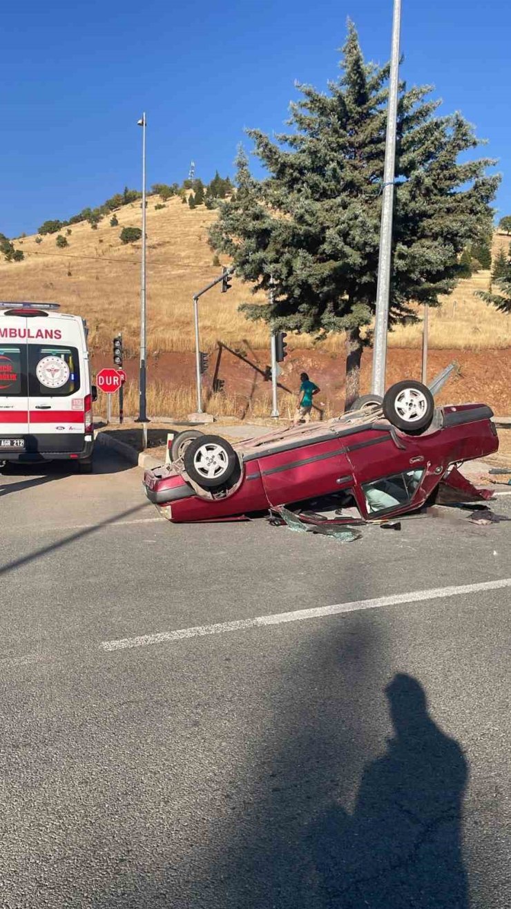 Elazığ’da kaza yapan Tofaş takla attı: 3’ü çocuk 7 yaralı