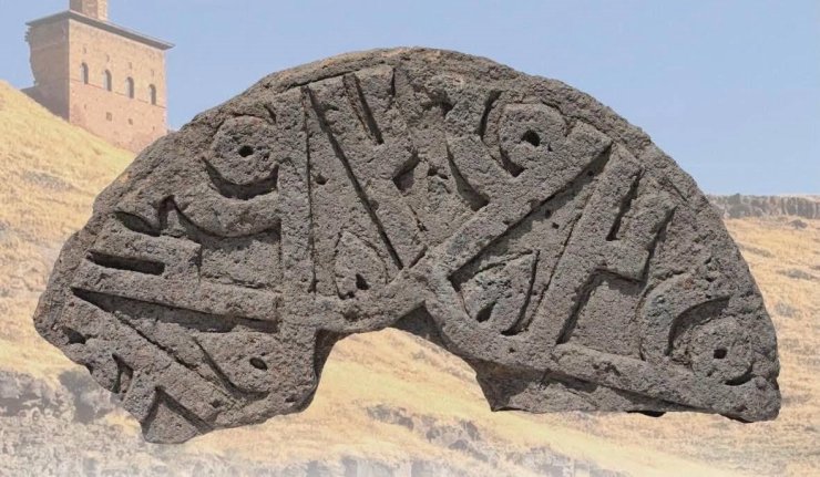 Ani Ören Yeri’nde "Hz. Muhammed" isminin 6 kez yer aldığı Selçuklu taşı Ahlat’ta sergilenecek