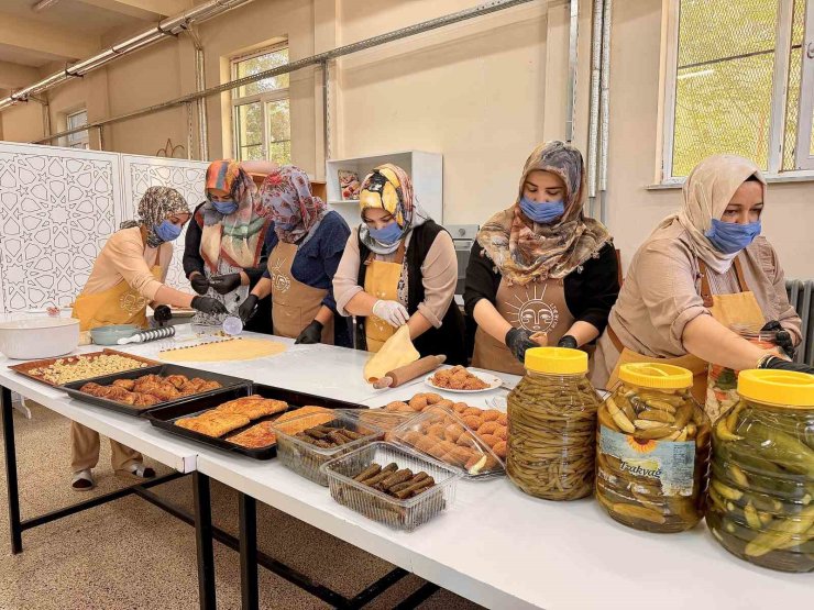 Ağrı’da kadın emeği kooperatifle büyüyor: 7 kadın hem üretiyor hem aile ekonomisine katkı sağlıyor