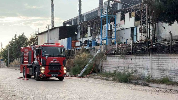Elazığ’da yalıtım fabrikasında çıkan yangın 3,5 saatlik çalışmayla söndürüldü