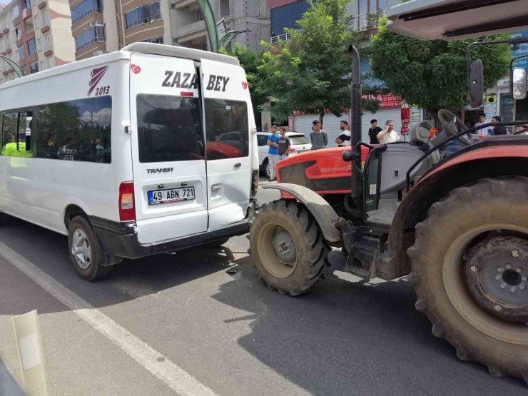 Bingöl’de zincirleme kaza: 4 araç çarpıştı