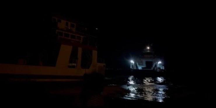 Fırtına feribotu sürükledi: Yolcular başka feribota tahliye edildi