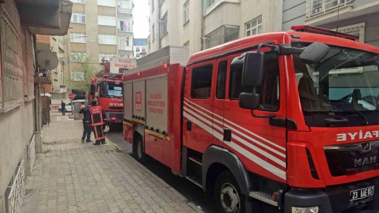 Elazığ’da çatı yangını ihbarı ekipleri alarma geçirdi