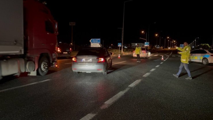 Heyelandan kapanan Erzincan-Sivas kara yolu yeniden ulaşıma açıldı