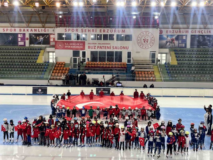 Buzda 30 Ağustos coşkusunu yaşadılar