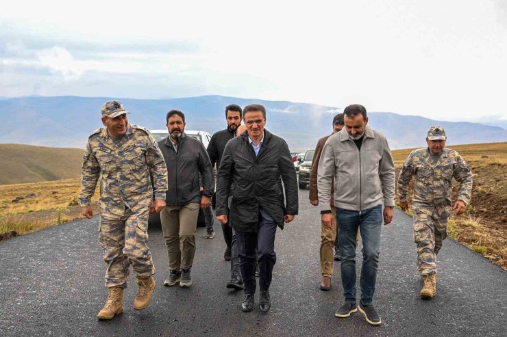 Kargapazarı Dağı’nda Hava Radar Mevzi Komutanlığı yolu sıcak asfaltla yenileniyor