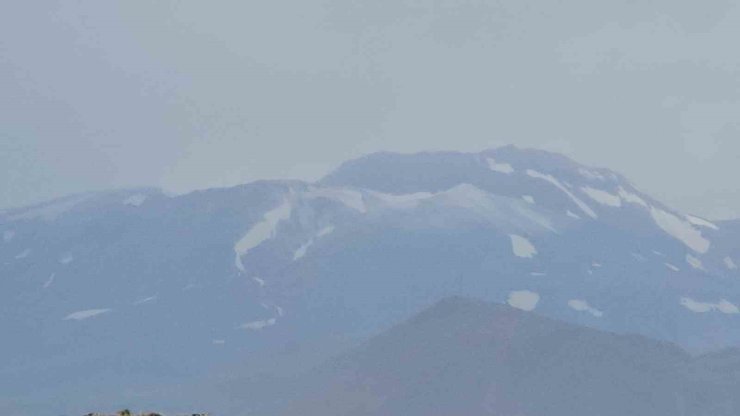 Süphan Dağı beyaza büründü