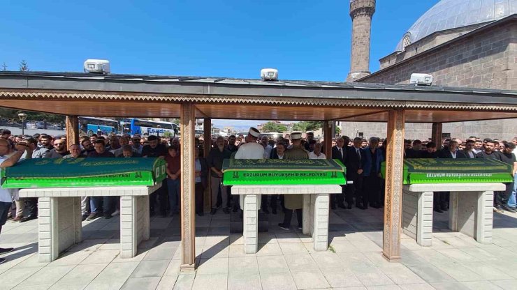 Kazada hayatını kaybeden 3 genç gözyaşlarıyla toprağa verildi: Bu acıya yürek dayanmaz