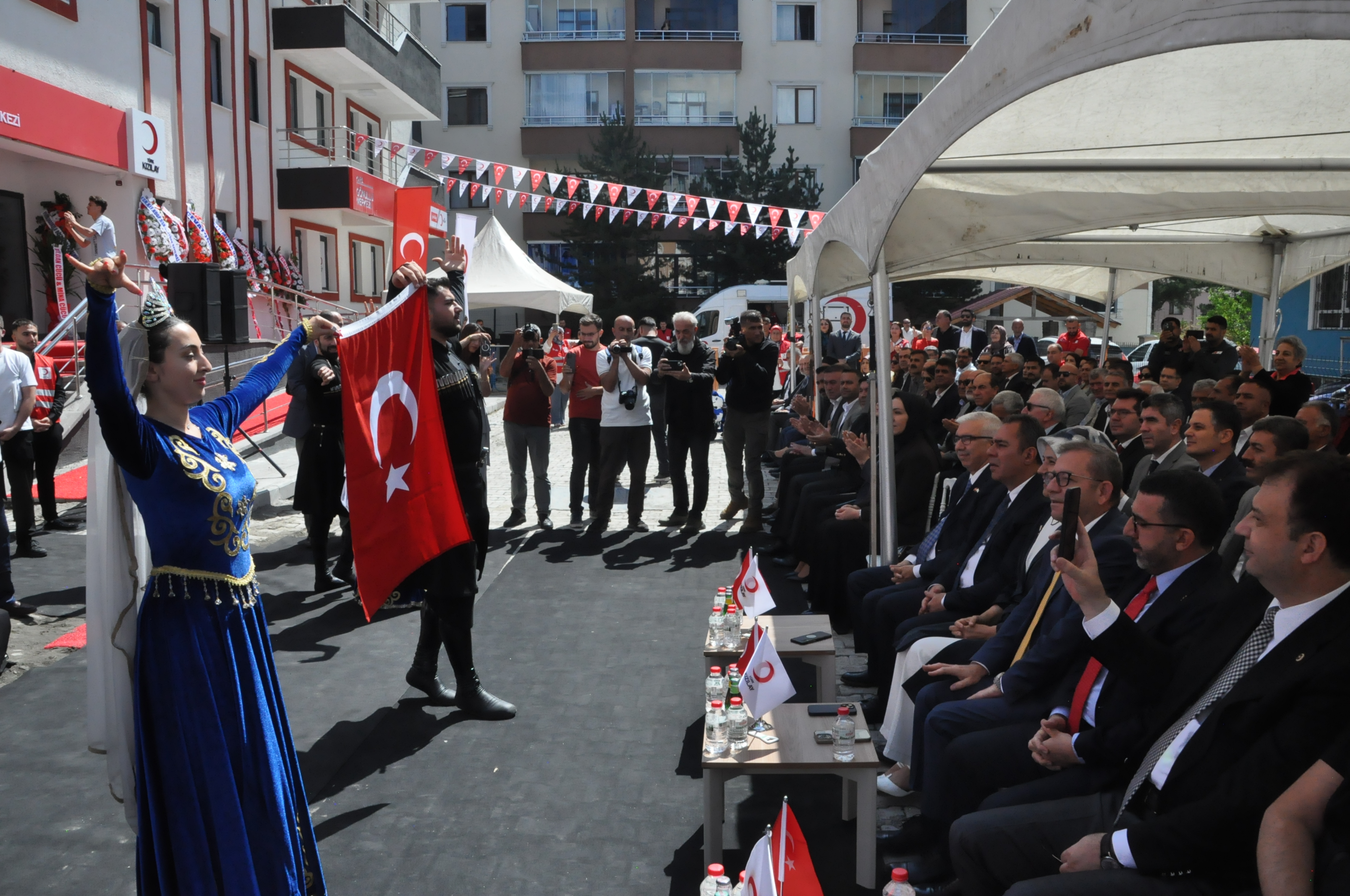 turk-kizilayin-kars-asevi-hizmete-acildi-4.jpg