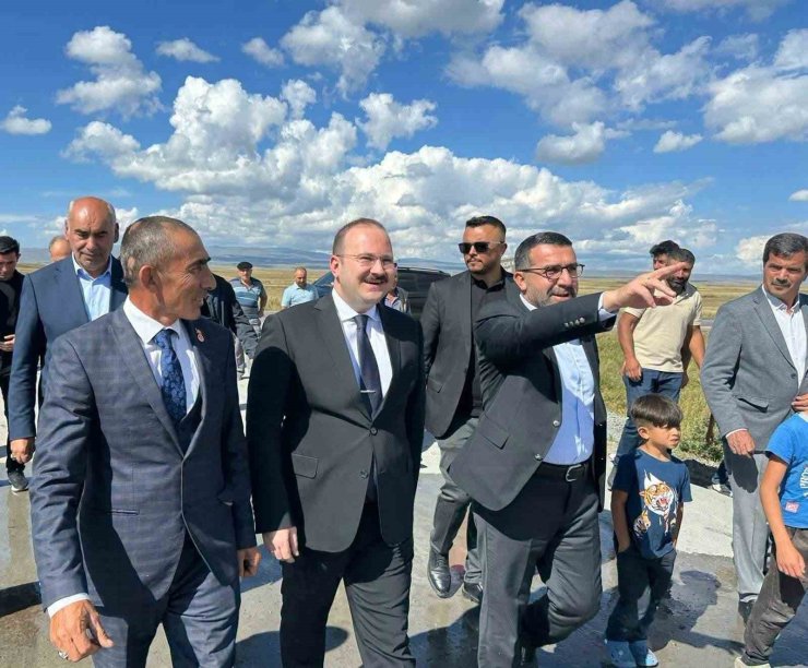 Arpaçay’da köy yolları betonla güçleniyor: Kuyucuk köyüne 650 metrelik beton yol