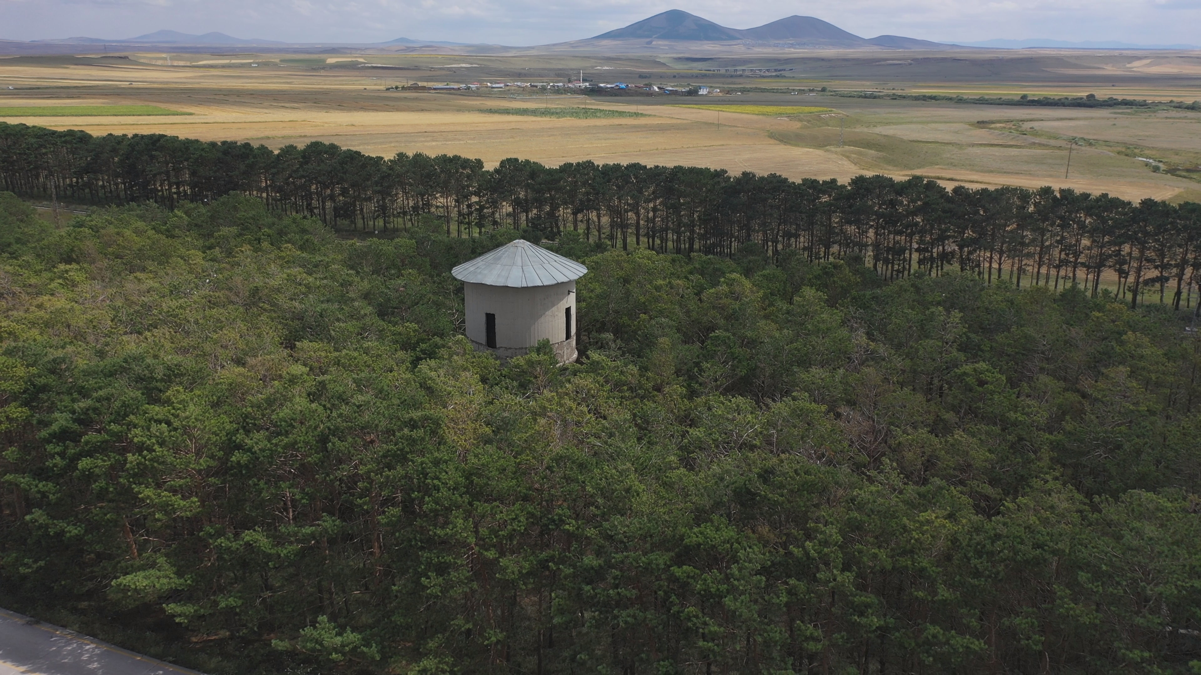 bozkirin-ortasinda-20-bin-cam-agaciyla-sakli-cennet-7.jpg