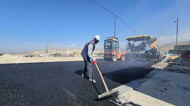 Battalgazi’de kırsal ve merkez mahallelerde asfalt çalışmaları sürüyor