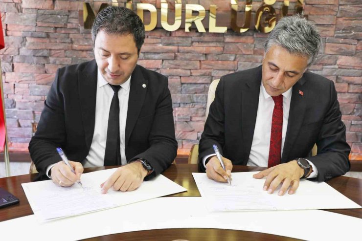 Ağrı Şeker Fabrikası ile Milli Eğitim Müdürlüğü arasında iş makineleri operatörü yetiştirme protokolü imzalandı