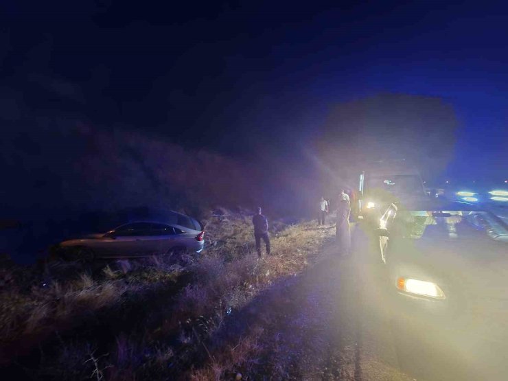 Bingöl’de otomobil yoldan çıktı: 2 yaralı