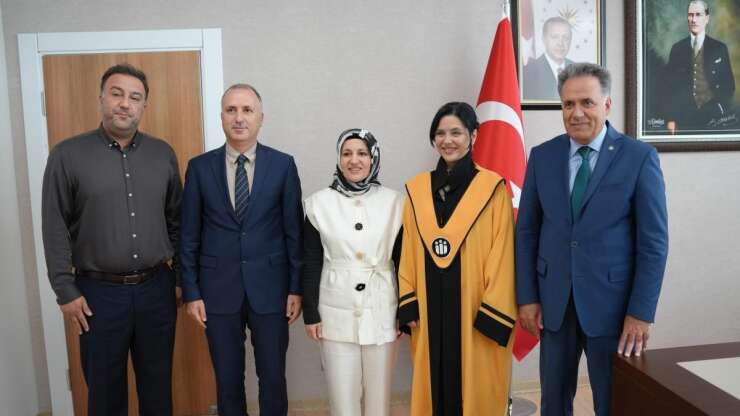 İnönü Üniversitesinde iki akademisyene cübbe giydirildi