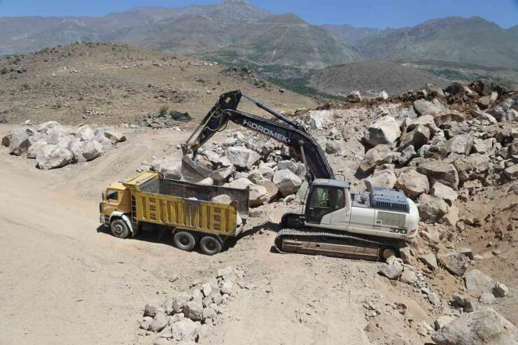 Bir asır dayanıklı andezit taşı
