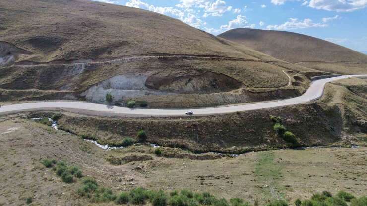 Erzurum’da bir gizemli yol daha: Araçlar vites boştayken yokuş yukarı gidiyor