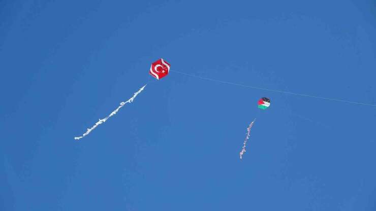 Ardahan’da umut uçurtmaları Gazze için gökyüzünde