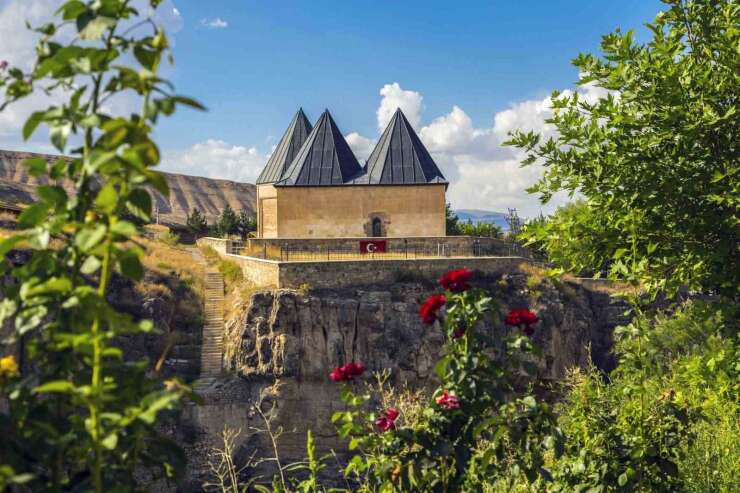 Sultan Melik Türbesi, Mengücekli tarihine ışık tutuyor