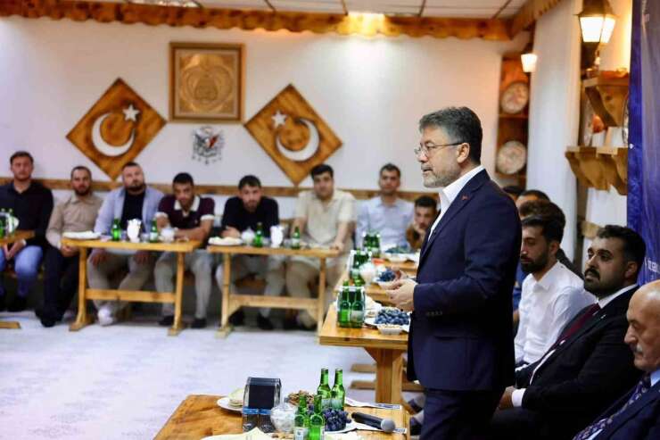 Bakan Yumaklı, Erzincan’da gençlerle buluştu