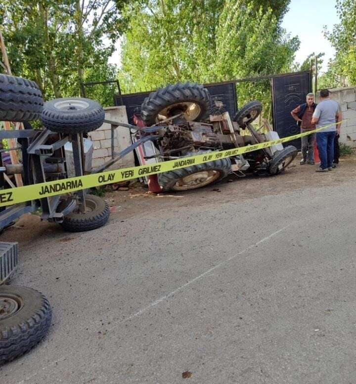 Van’da traktör devrildi: 3 yaralı