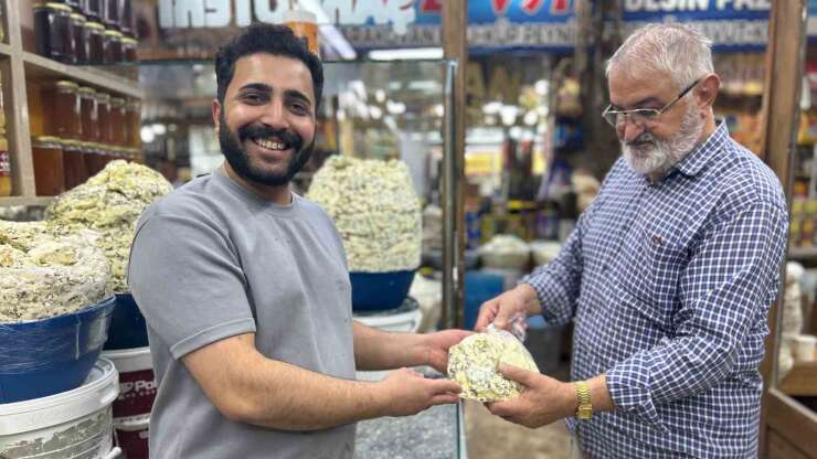 Van’ın meşhur otlu küp peyniri tezgâhlardaki yerini almaya başladı