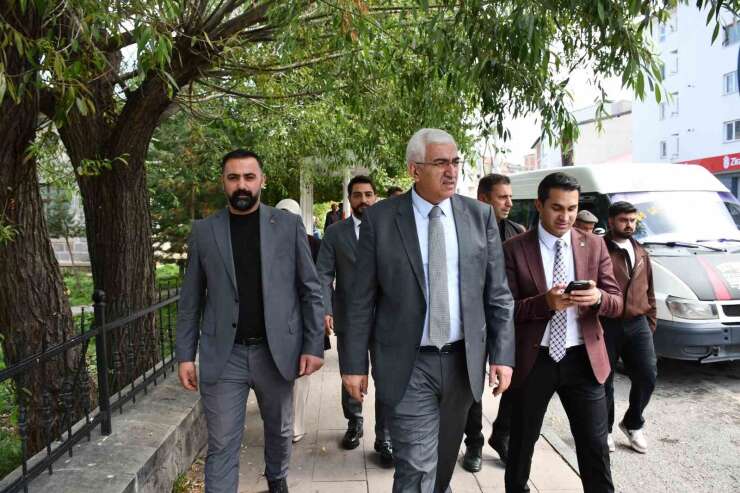 Türkiye Yüzyılı Buluşmaları için Kars’a gelen AK Parti Erzurum Milletvekili Öz, Sarıkamış’ta esnaf ve teşkilatla buluştu