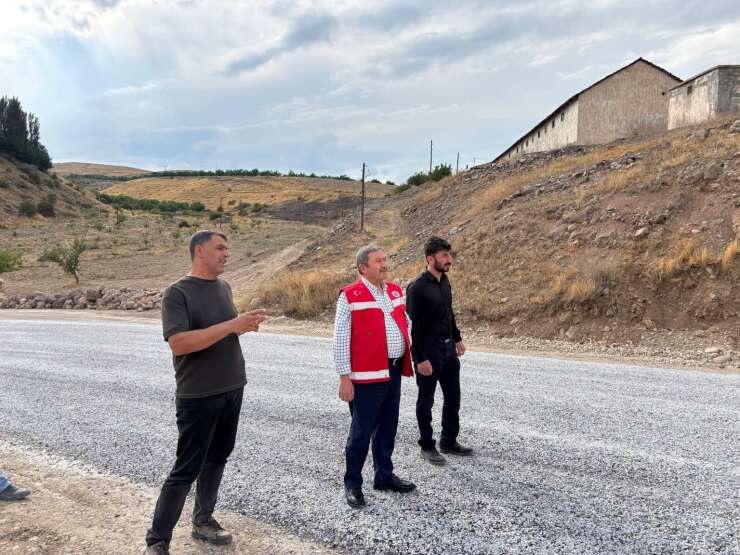 Darende’de yol yapım çalışmaları sürüyor