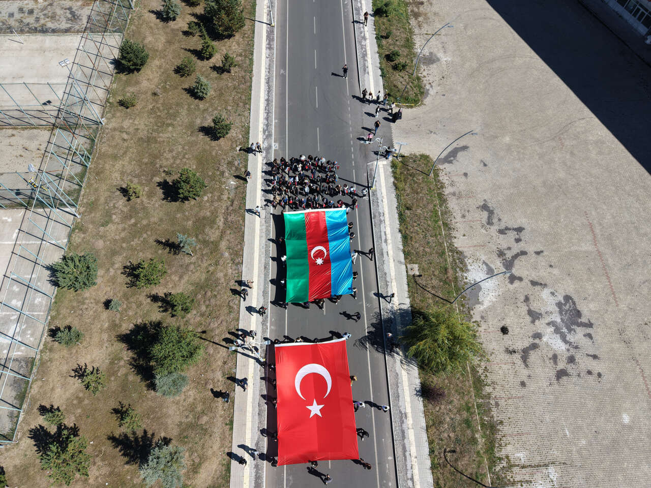 karabag-sehitleri-icin-iki-devlet-tek-yurek-yuruyusu-2