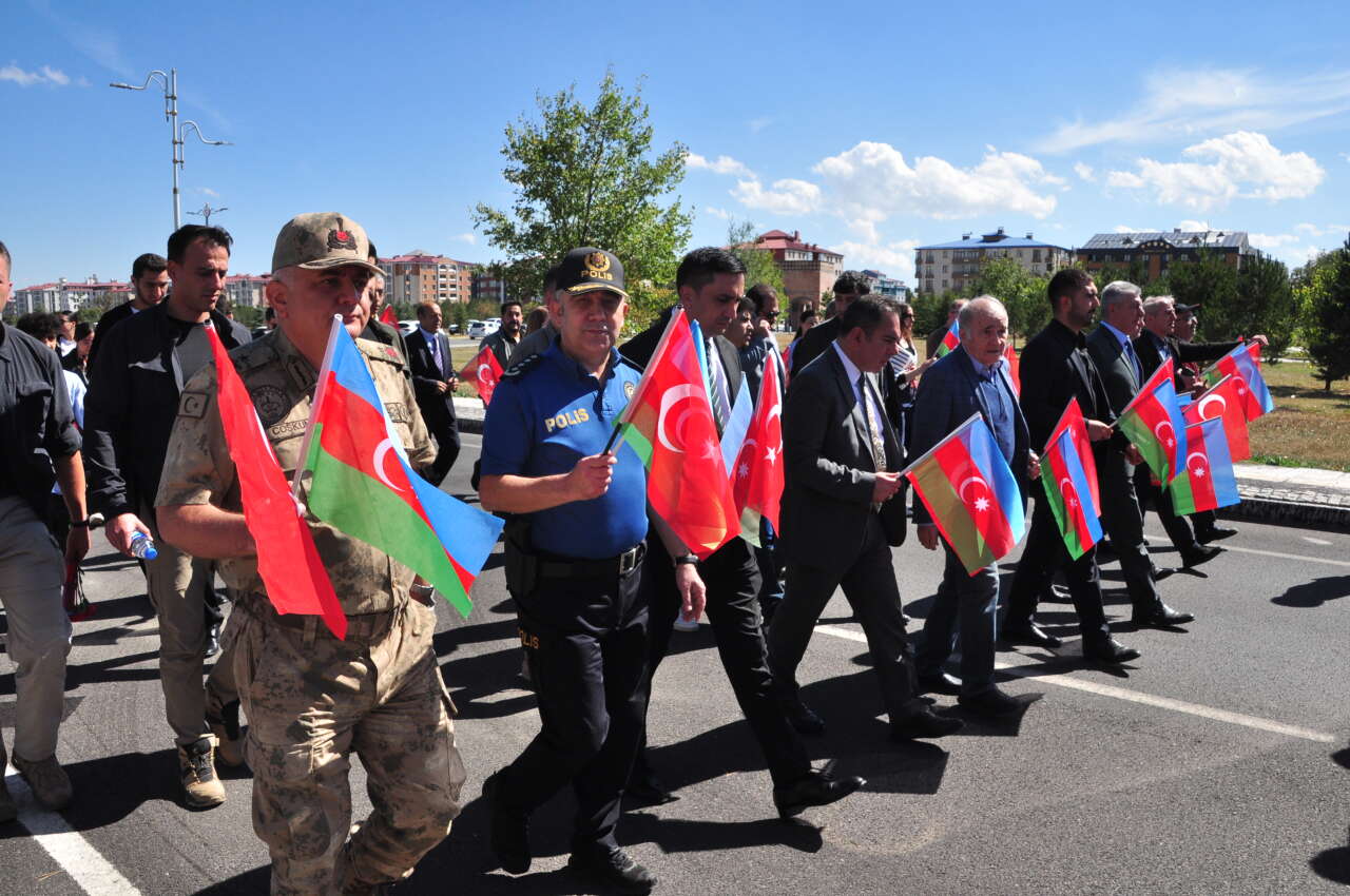 karabag-sehitleri-icin-iki-devlet-tek-yurek-yuruyusu-4