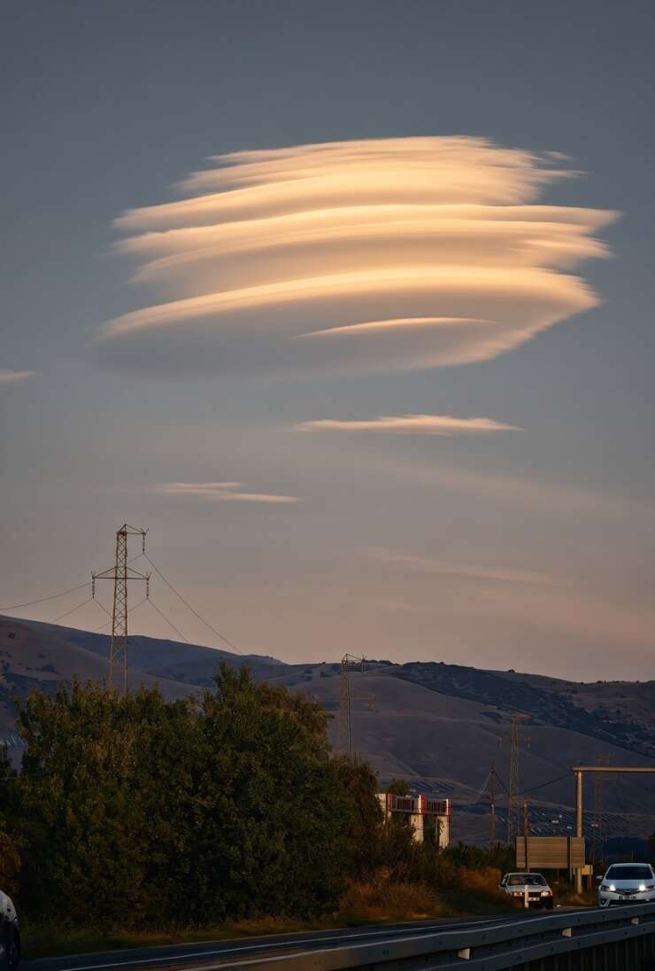Erzincan’da UFO’yu andıran mercek bulutu ilgi çekti