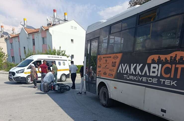 Erzincan’da midibüs ile motosiklet çarpıştı: 1 yaralı