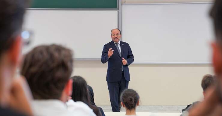 ETÜ’de 2026-2027 akademik yılının ilk dersini "Terörsüz Türkiye" temasıyla Rektör Çakmak verdi