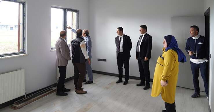 Rektör Çakmak Spor Bilimleri Fakültesinin yeni hizmet binasında incelemelerde bulundu