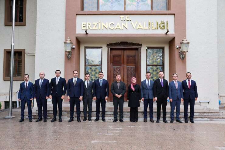 Erzincan’da vali yardımcıları ve kaymakamlarla değerlendirme toplantısı yapıldı