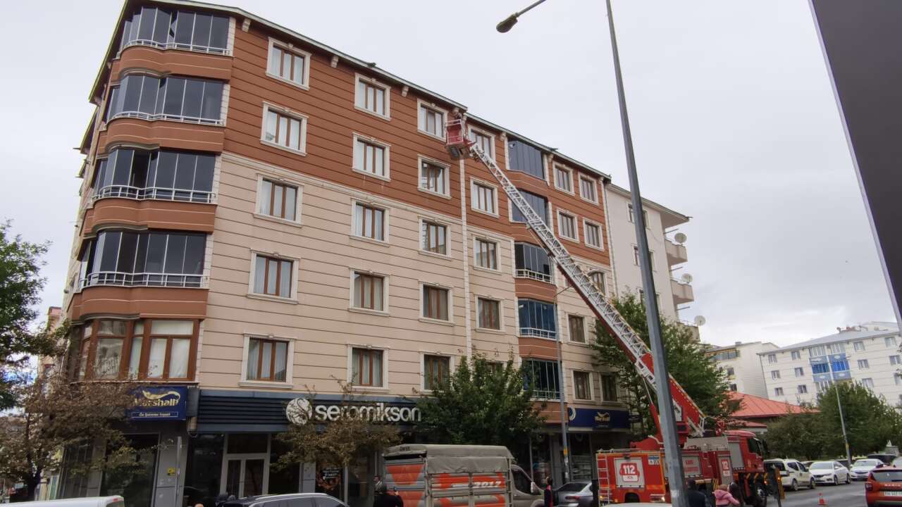 anahtari-evde-unutunca-itfaiye-ekipleri-devreye-girdi-2