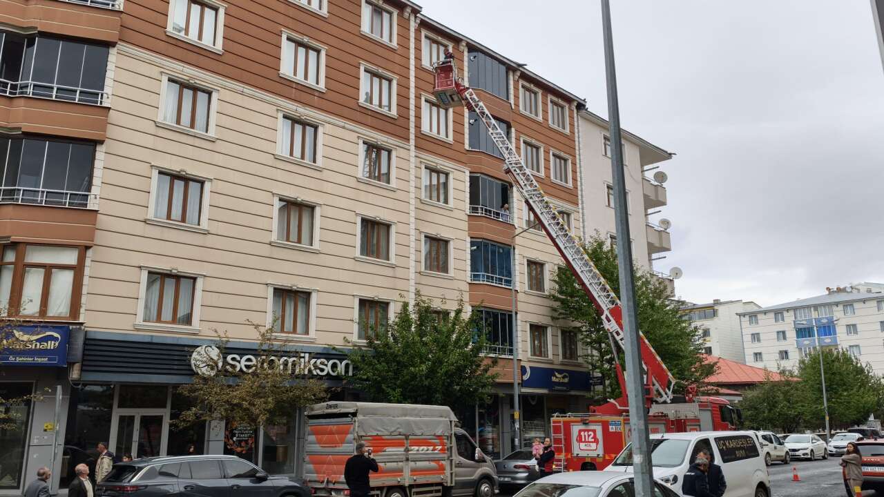 anahtari-evde-unutunca-itfaiye-ekipleri-devreye-girdi-6