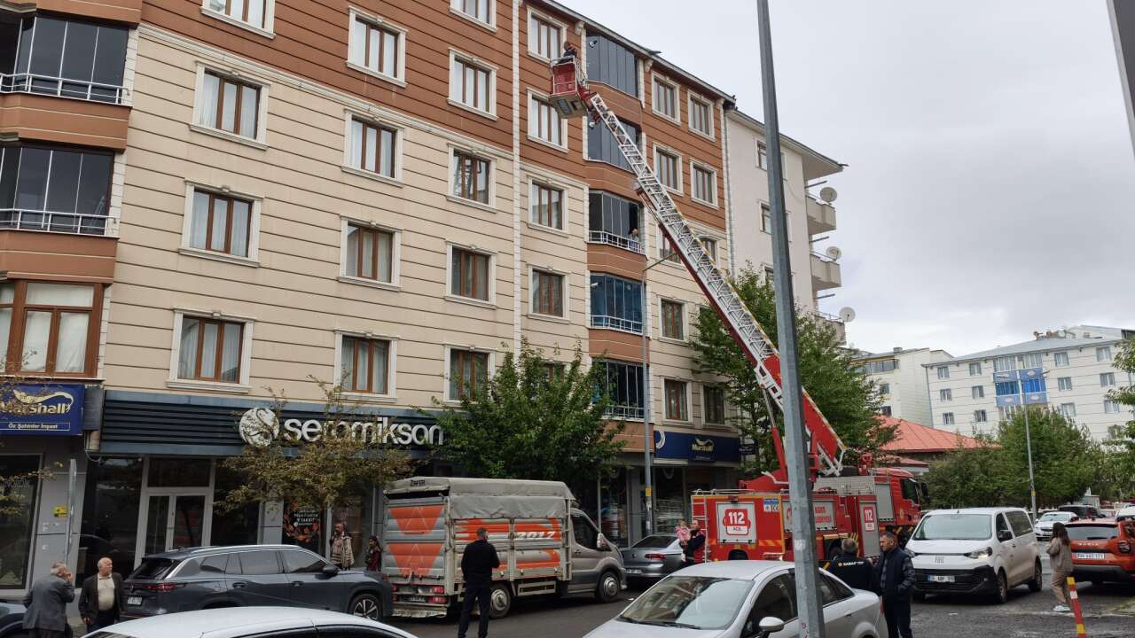 anahtari-evde-unutunca-itfaiye-ekipleri-devreye-girdi-7