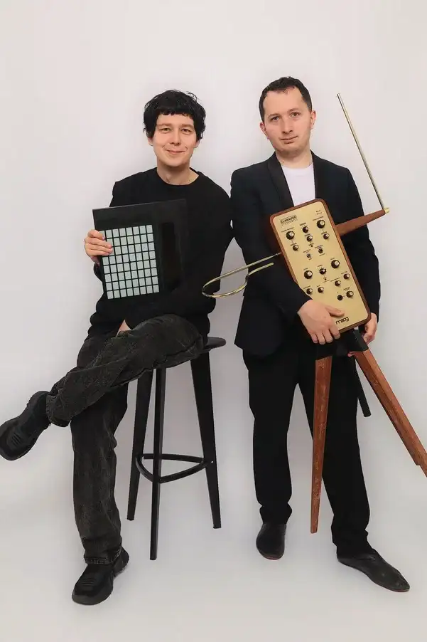 dunyanin-en-sira-disi-enstrumanlarindan-theremin-karsta-yankilanacak-1