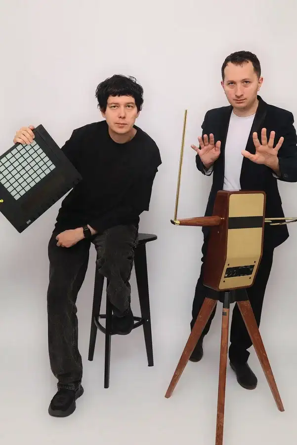 dunyanin-en-sira-disi-enstrumanlarindan-theremin-karsta-yankilanacak-3