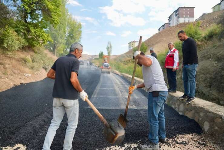 Darende’de asfalt çalışmaları sürüyor