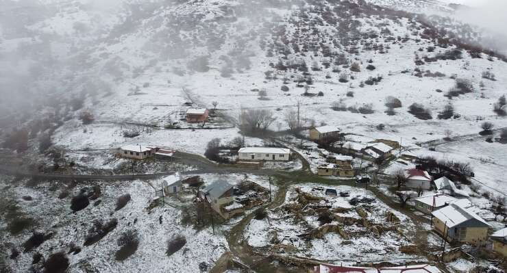 Erzincan’da hava soğudu, zirvelere kar yağdı