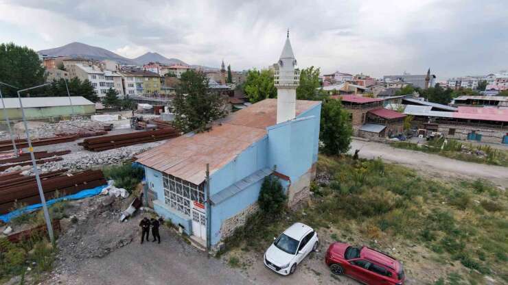 Evden bozma cami, kentsel dönüşümün ortasında zamana direniyor