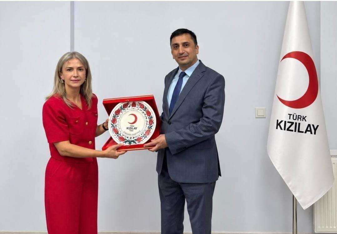 azerbaycan-kars-baskonsolosu-zeynalovdan-kizilaya-ziyaret