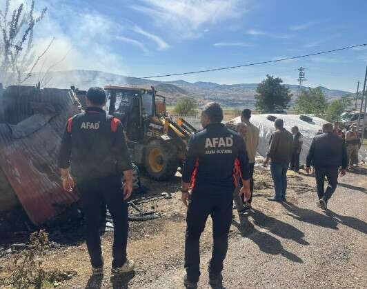 Tunceli’de ahır yangını büyümeden söndürüldü