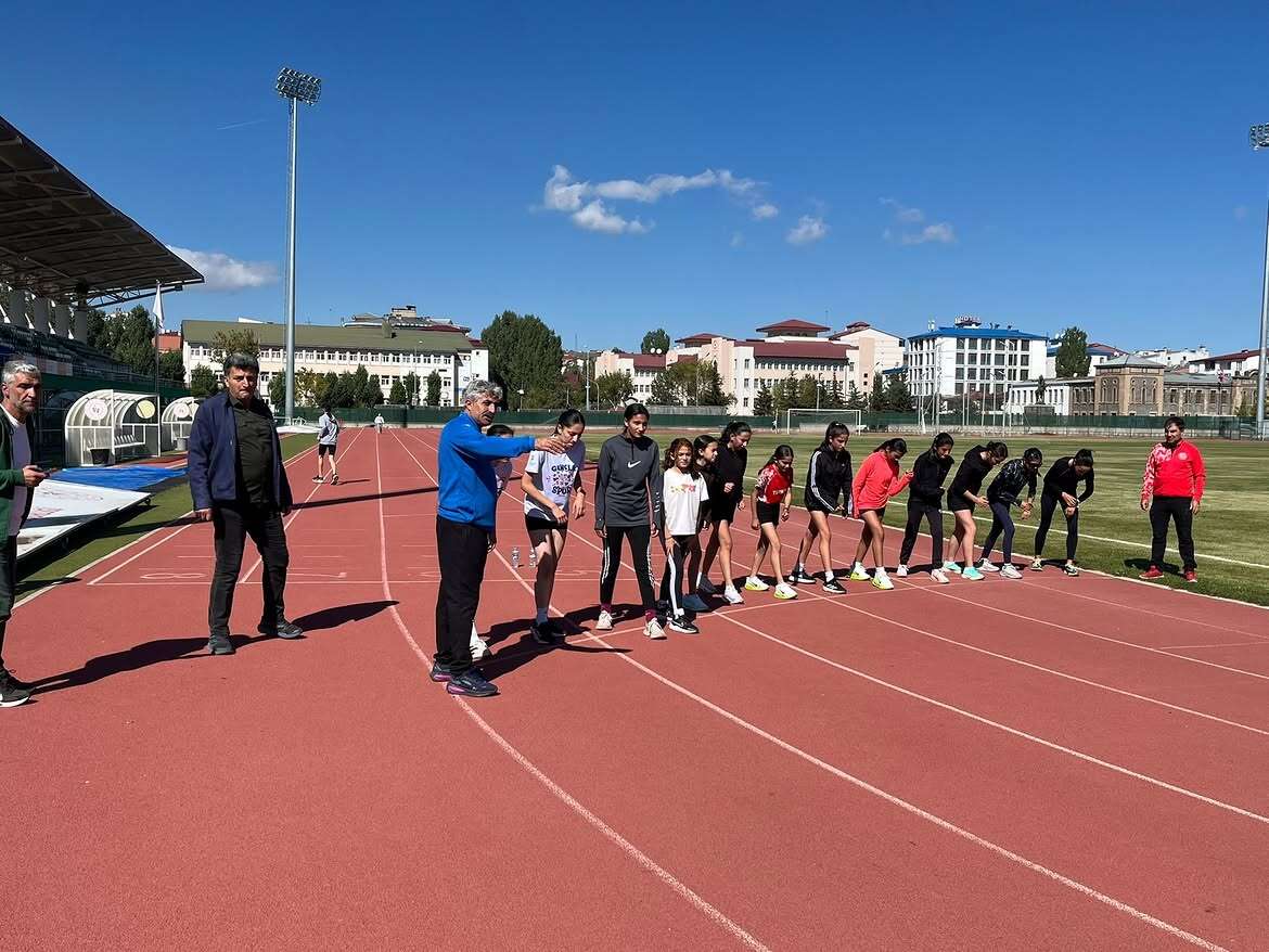 karsta-amator-spor-haftasinda-atletizm-heyecani-2